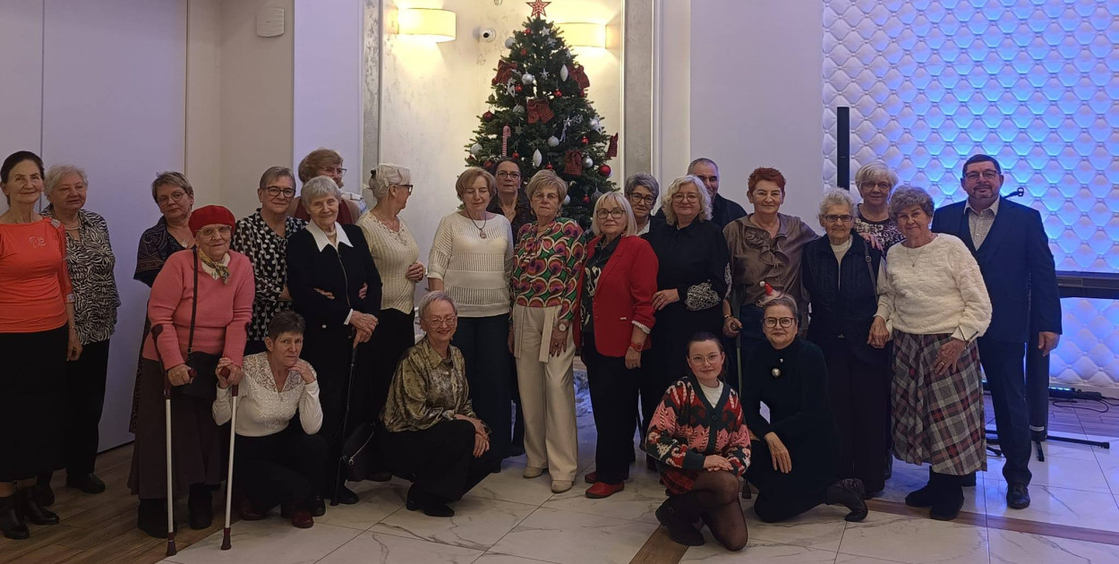 Mieszkańcy Osiedla nr 1 i 2 spotkali się przy świątecznym stole [ZDJĘCIA]