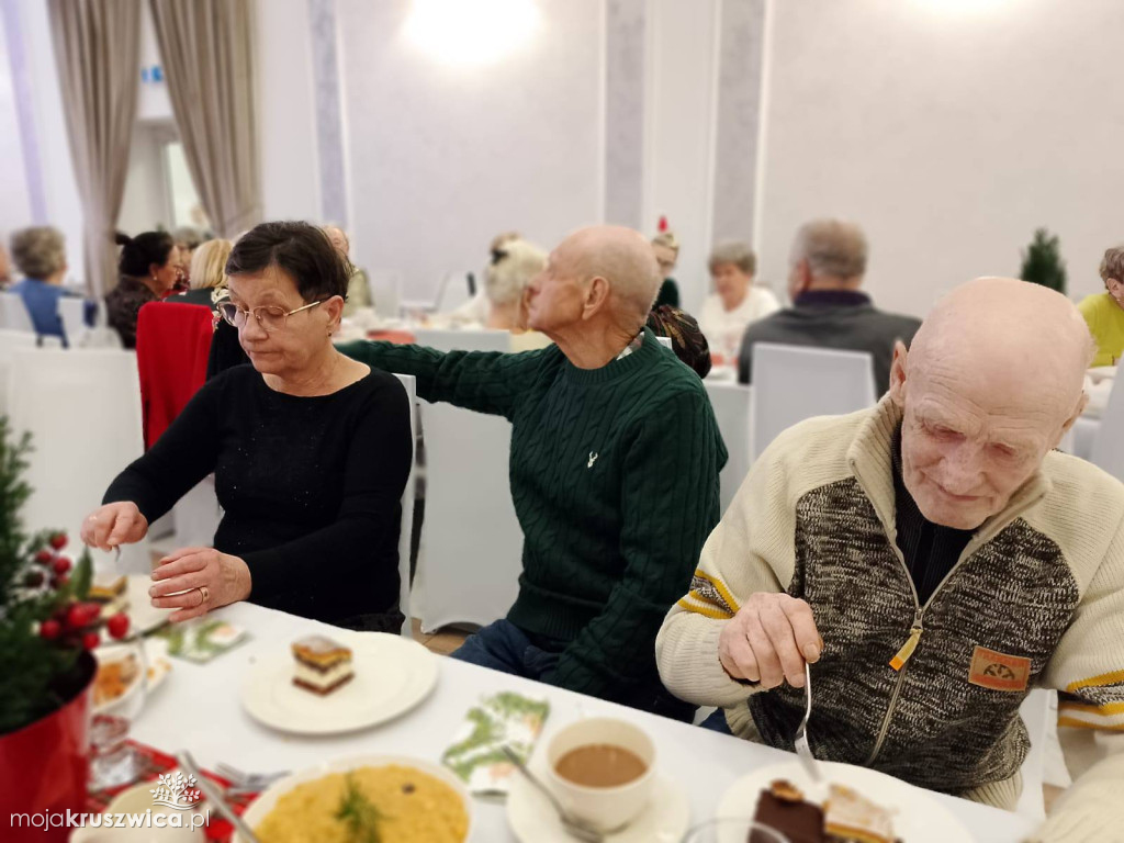 Mieszkańcy Osiedla nr 1 i 2 spotkali się przy świątecznym stole [ZDJĘCIA]