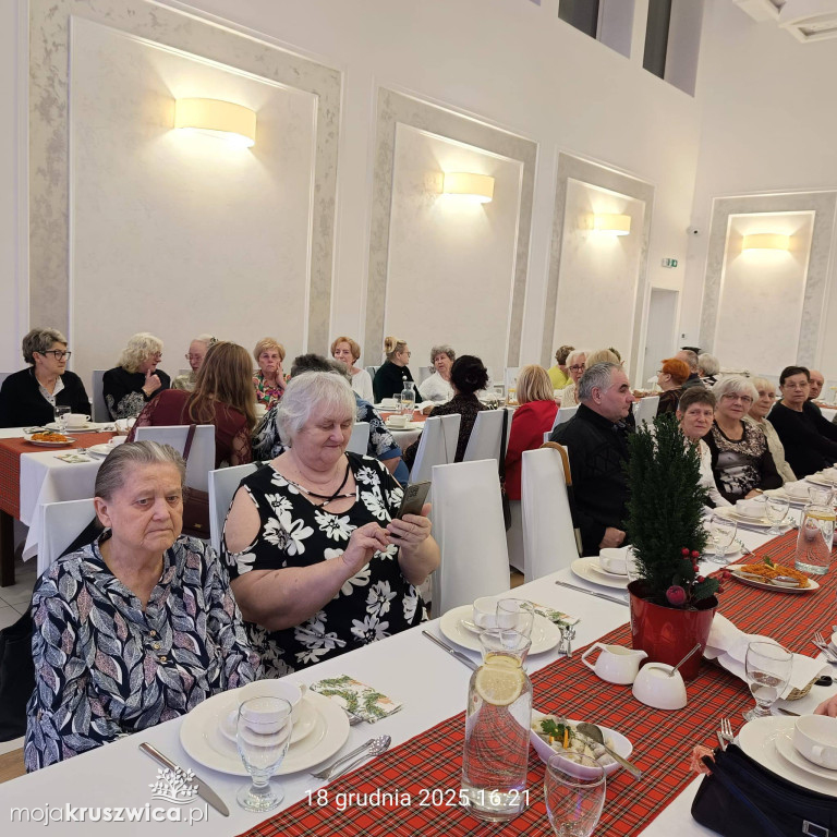 Mieszkańcy Osiedla nr 1 i 2 spotkali się przy świątecznym stole [ZDJĘCIA]