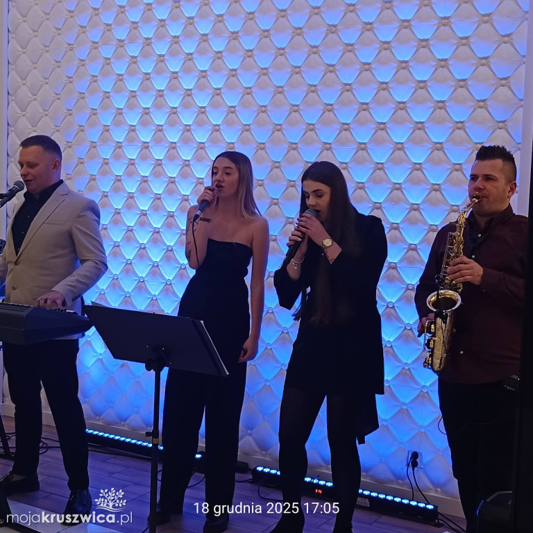 Mieszkańcy Osiedla nr 1 i 2 spotkali się przy świątecznym stole [ZDJĘCIA]