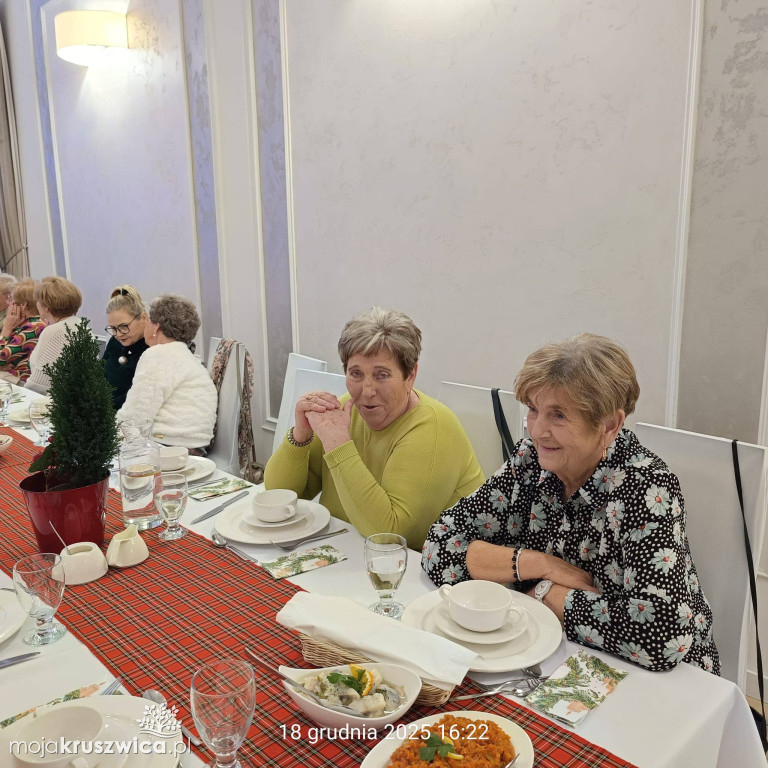 Mieszkańcy Osiedla nr 1 i 2 spotkali się przy świątecznym stole [ZDJĘCIA]