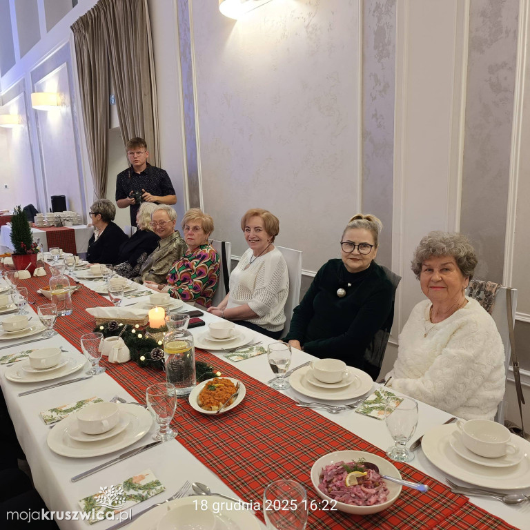 Mieszkańcy Osiedla nr 1 i 2 spotkali się przy świątecznym stole [ZDJĘCIA]