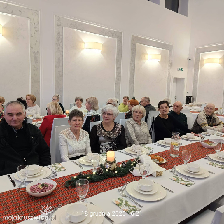 Mieszkańcy Osiedla nr 1 i 2 spotkali się przy świątecznym stole [ZDJĘCIA]