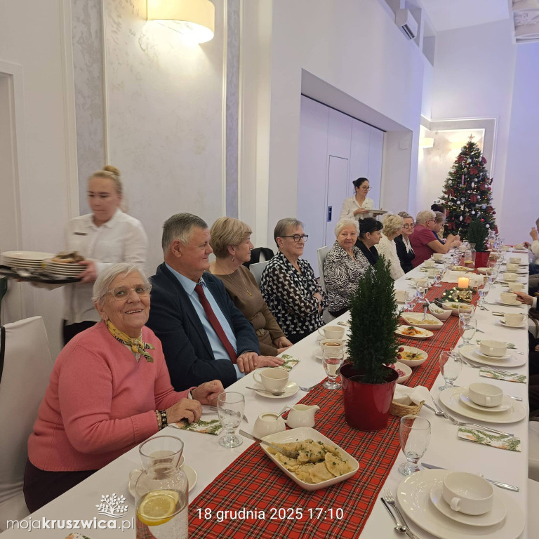 Mieszkańcy Osiedla nr 1 i 2 spotkali się przy świątecznym stole [ZDJĘCIA]