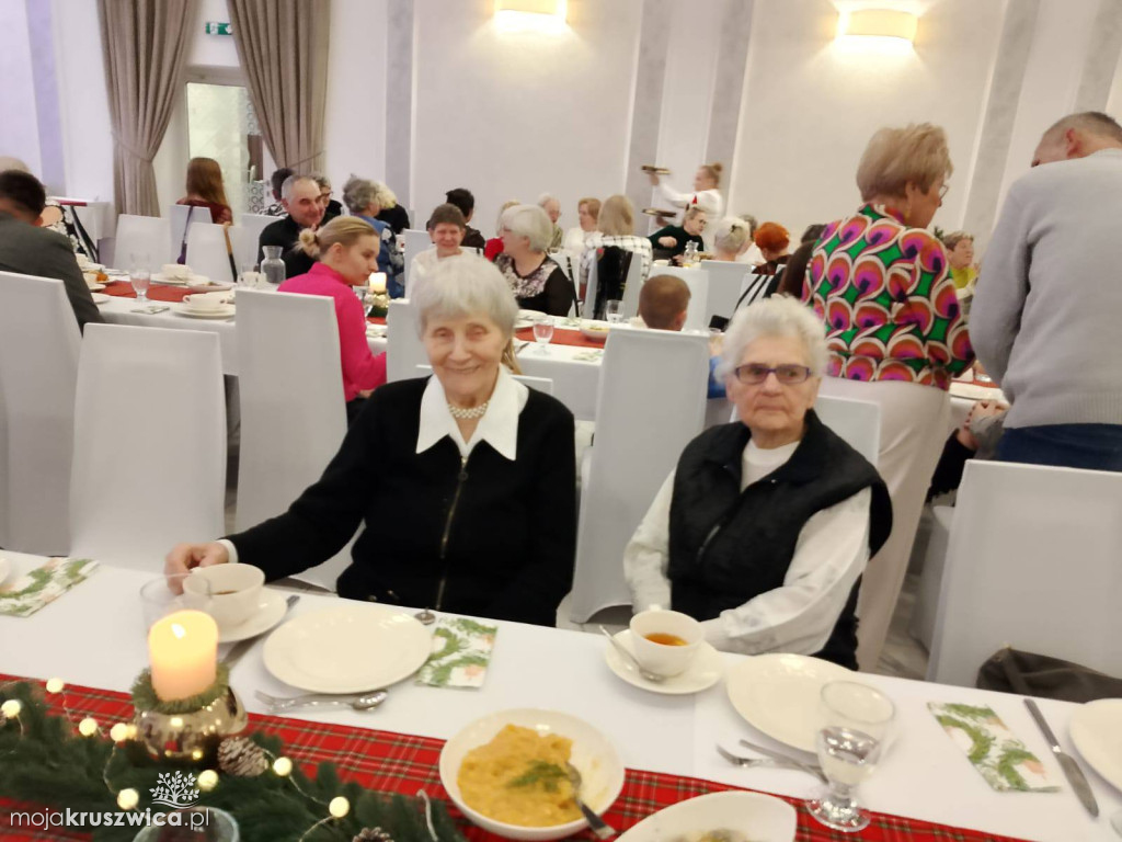 Mieszkańcy Osiedla nr 1 i 2 spotkali się przy świątecznym stole [ZDJĘCIA]