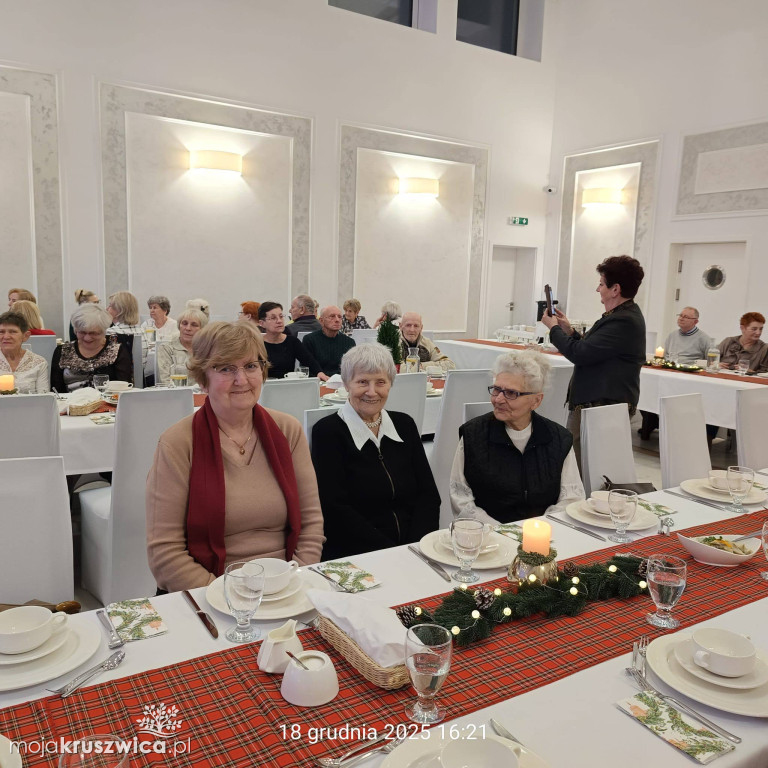 Mieszkańcy Osiedla nr 1 i 2 spotkali się przy świątecznym stole [ZDJĘCIA]