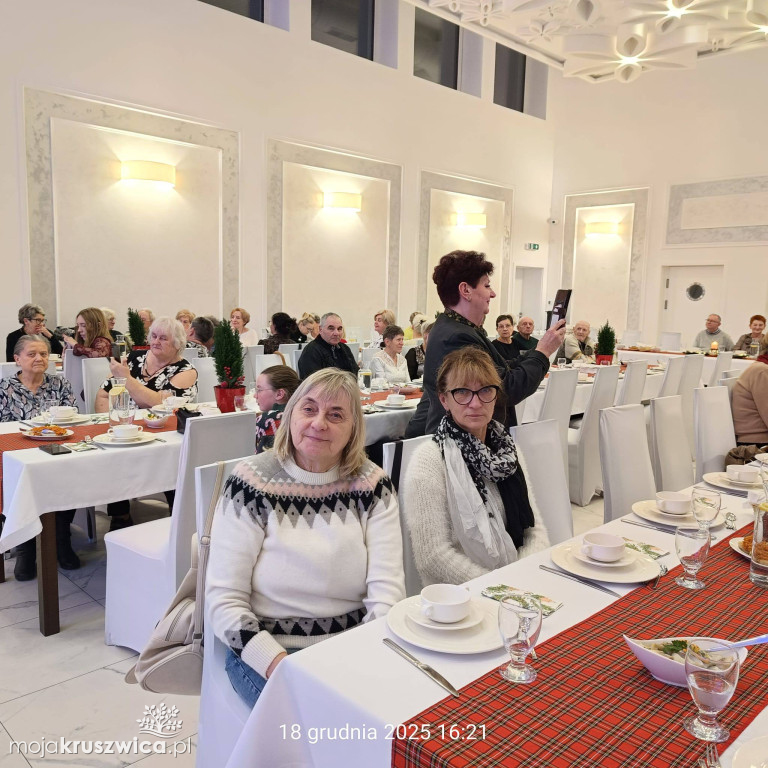 Mieszkańcy Osiedla nr 1 i 2 spotkali się przy świątecznym stole [ZDJĘCIA]