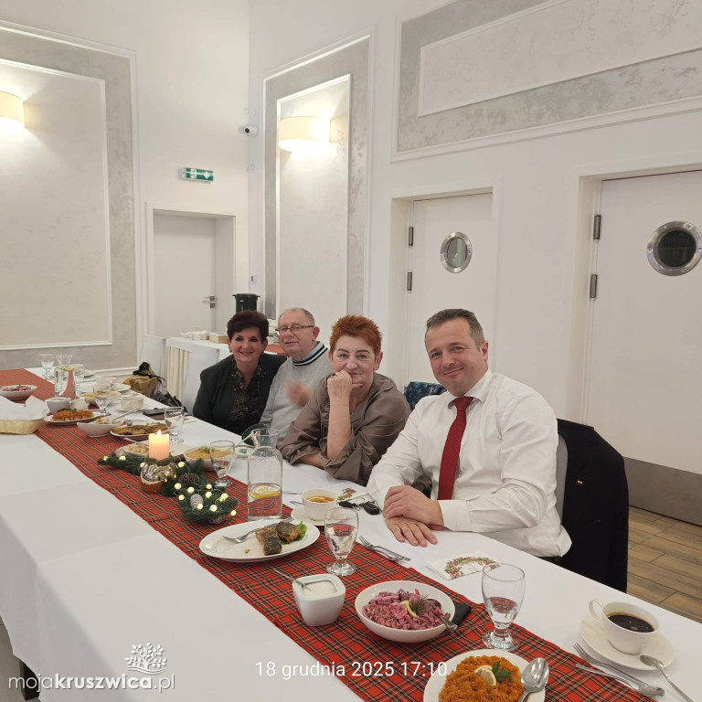 Mieszkańcy Osiedla nr 1 i 2 spotkali się przy świątecznym stole [ZDJĘCIA]