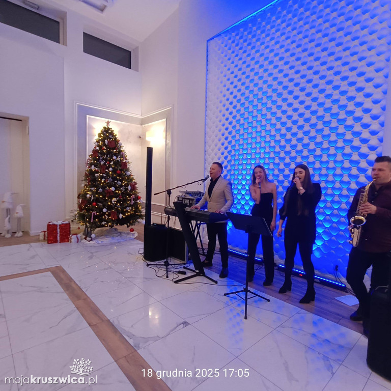 Mieszkańcy Osiedla nr 1 i 2 spotkali się przy świątecznym stole [ZDJĘCIA]