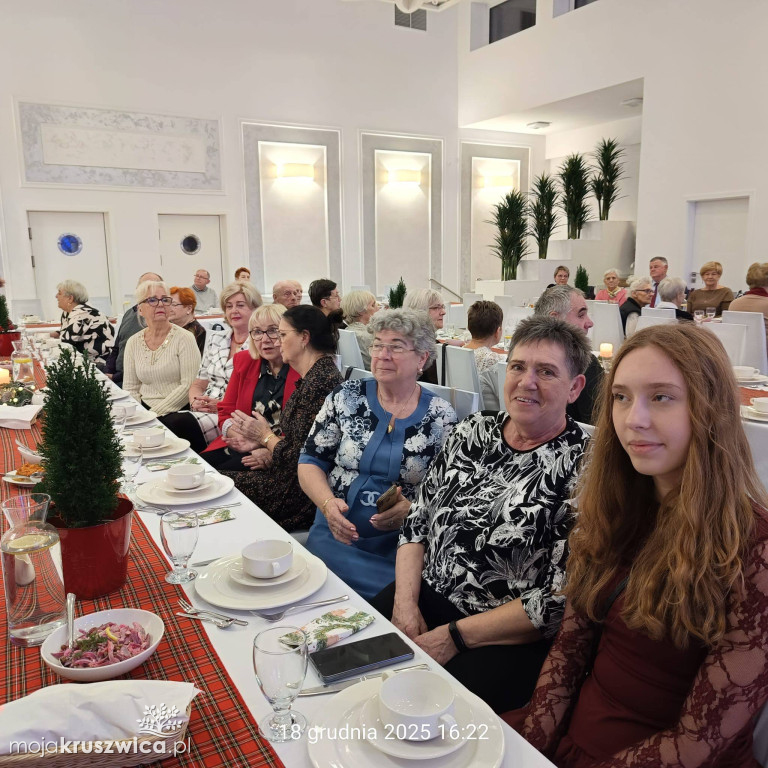 Mieszkańcy Osiedla nr 1 i 2 spotkali się przy świątecznym stole [ZDJĘCIA]