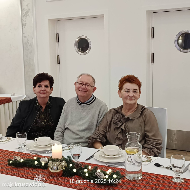 Mieszkańcy Osiedla nr 1 i 2 spotkali się przy świątecznym stole [ZDJĘCIA]