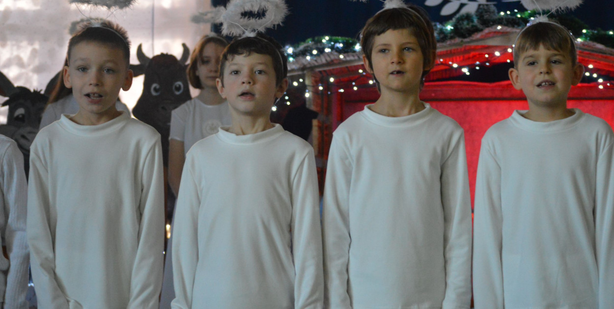 Jasełka w Szkole Podstawowej im. Armii Krajowej w Chełmcach [FOTO]