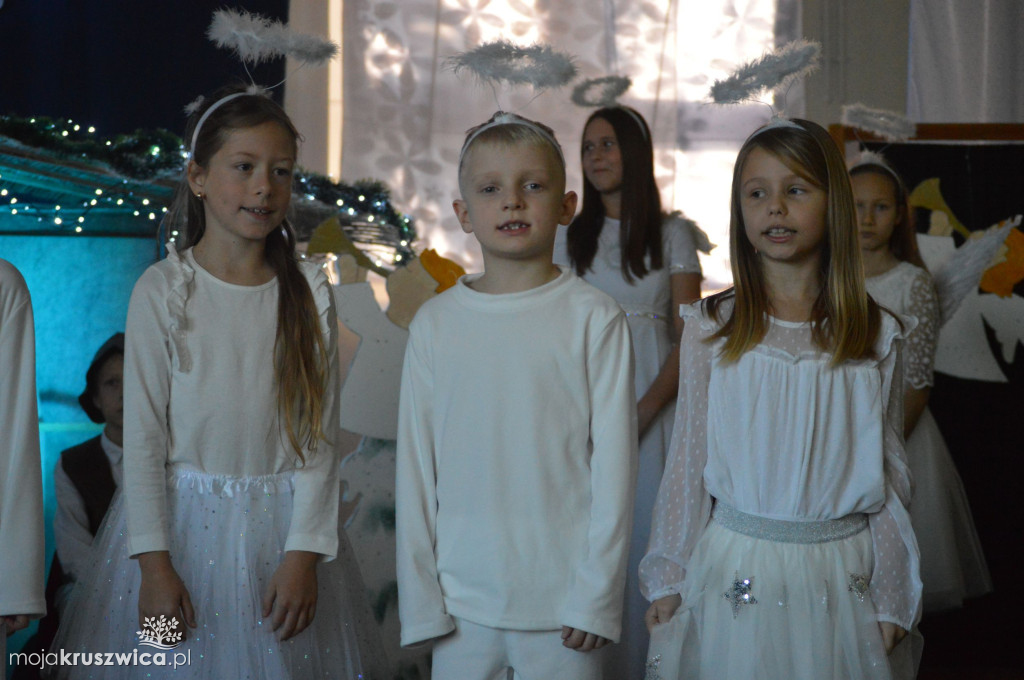 Jasełka w Szkole Podstawowej im. Armii Krajowej w Chełmcach [FOTO]
