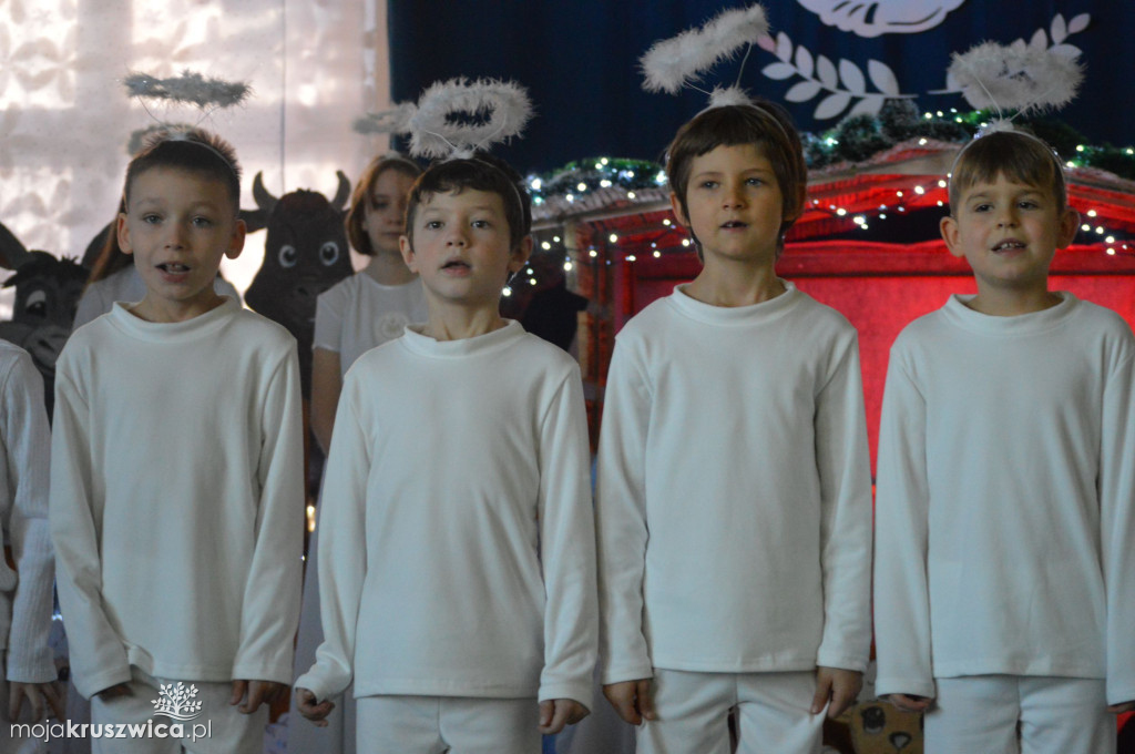 Jasełka w Szkole Podstawowej im. Armii Krajowej w Chełmcach [FOTO]