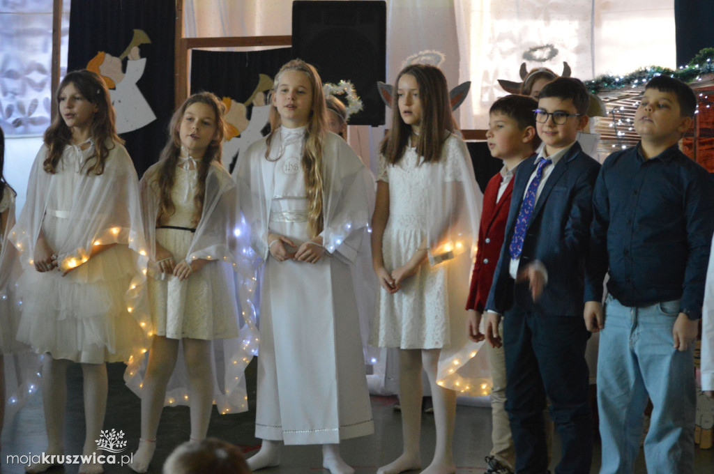 Jasełka w Szkole Podstawowej im. Armii Krajowej w Chełmcach [FOTO]