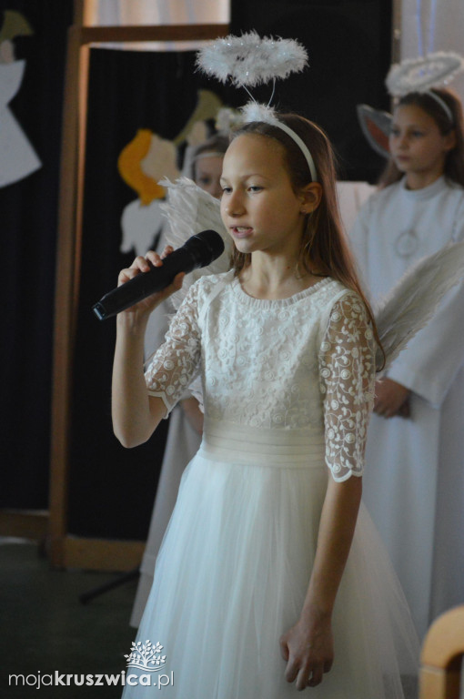 Jasełka w Szkole Podstawowej im. Armii Krajowej w Chełmcach [FOTO]