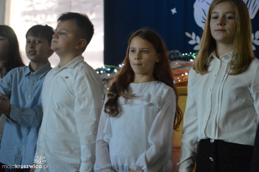 Jasełka w Szkole Podstawowej im. Armii Krajowej w Chełmcach [FOTO]