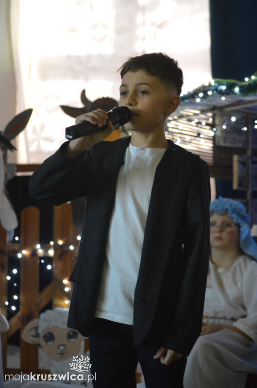 Jasełka w Szkole Podstawowej im. Armii Krajowej w Chełmcach [FOTO]