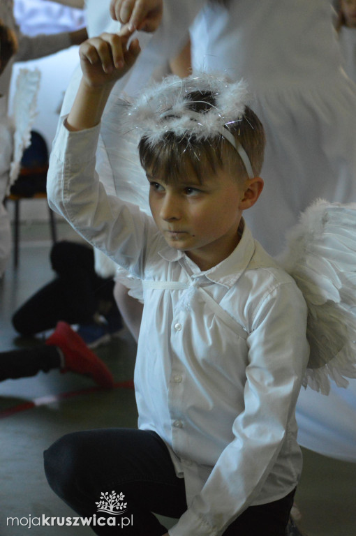 Jasełka w Szkole Podstawowej im. Armii Krajowej w Chełmcach [FOTO]