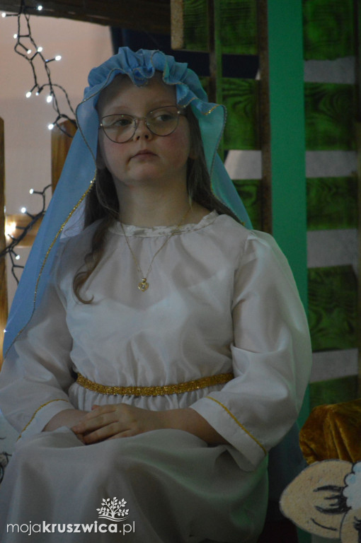 Jasełka w Szkole Podstawowej im. Armii Krajowej w Chełmcach [FOTO]