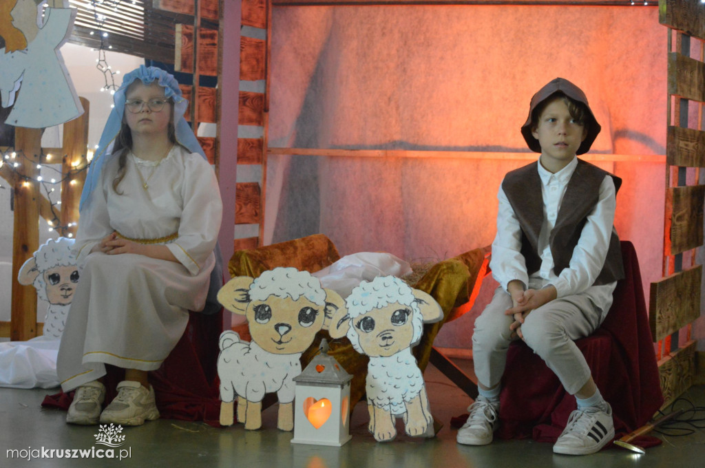 Jasełka w Szkole Podstawowej im. Armii Krajowej w Chełmcach [FOTO]