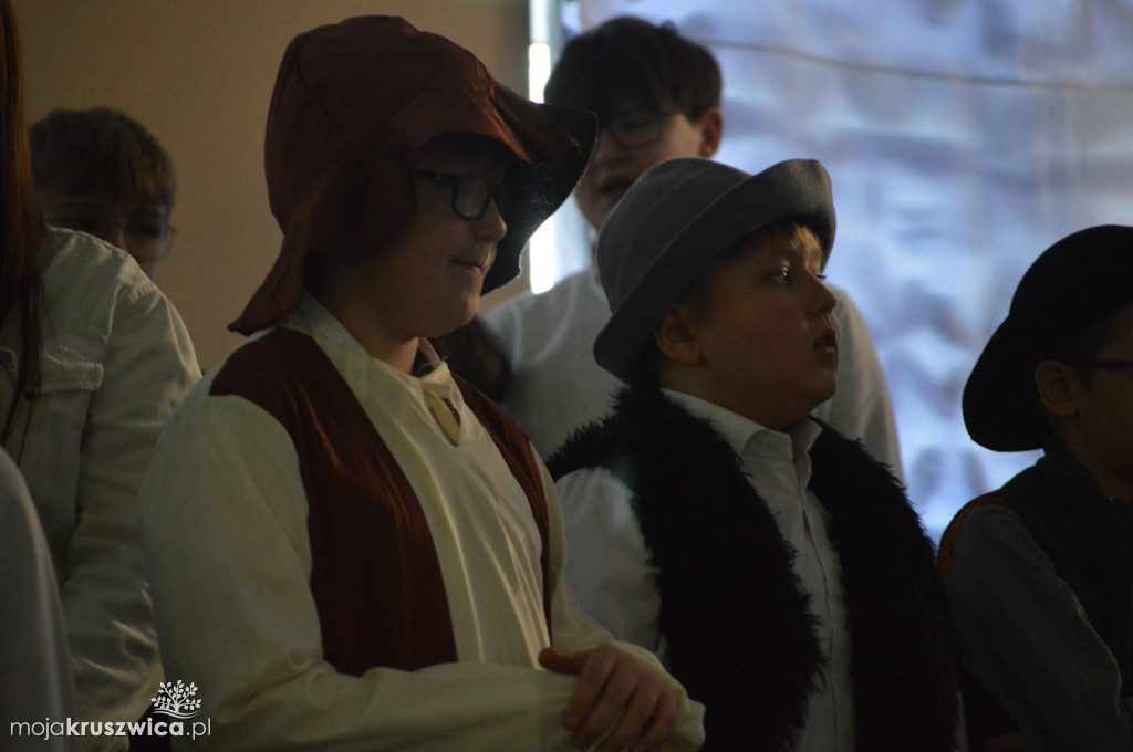 Jasełka w Szkole Podstawowej im. Armii Krajowej w Chełmcach [FOTO]