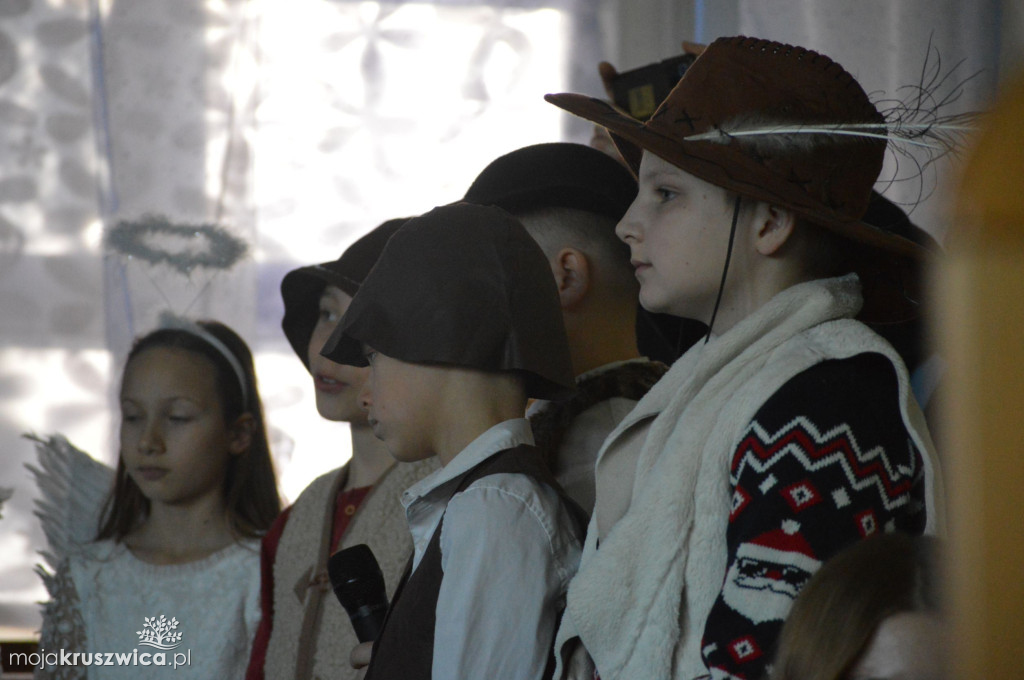 Jasełka w Szkole Podstawowej im. Armii Krajowej w Chełmcach [FOTO]