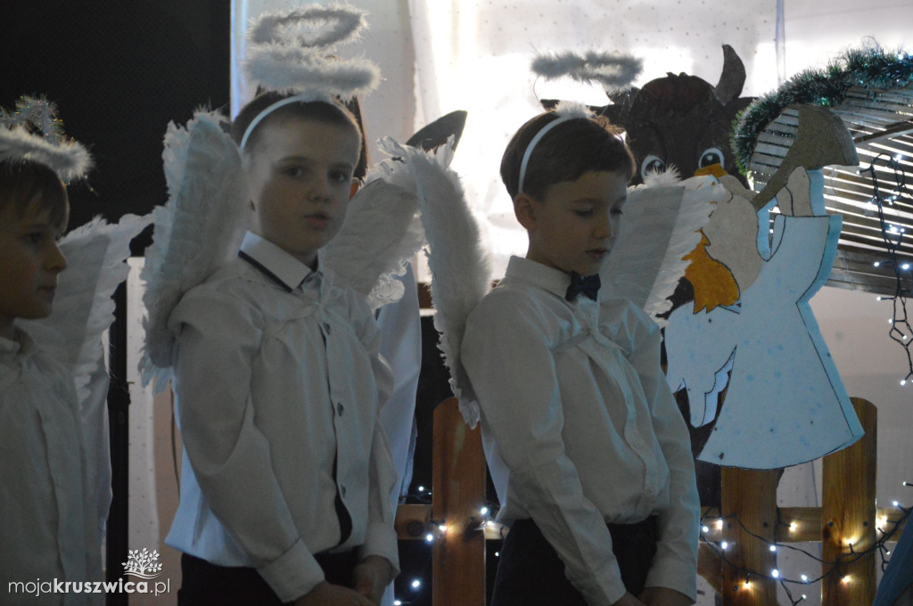 Jasełka w Szkole Podstawowej im. Armii Krajowej w Chełmcach [FOTO]