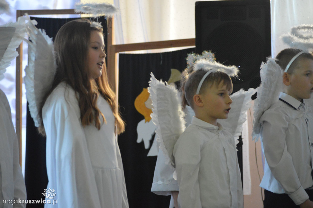 Jasełka w Szkole Podstawowej im. Armii Krajowej w Chełmcach [FOTO]