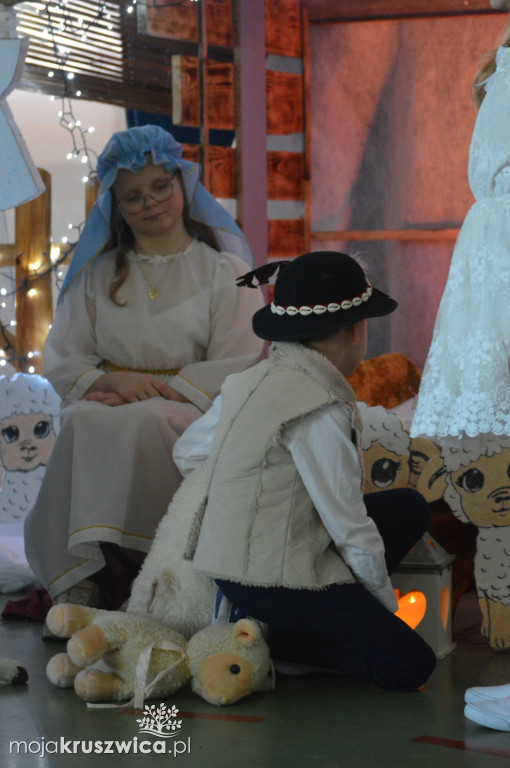 Jasełka w Szkole Podstawowej im. Armii Krajowej w Chełmcach [FOTO]