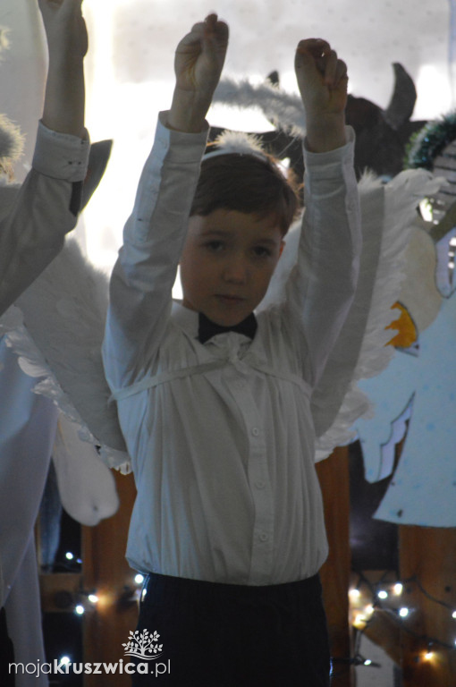 Jasełka w Szkole Podstawowej im. Armii Krajowej w Chełmcach [FOTO]