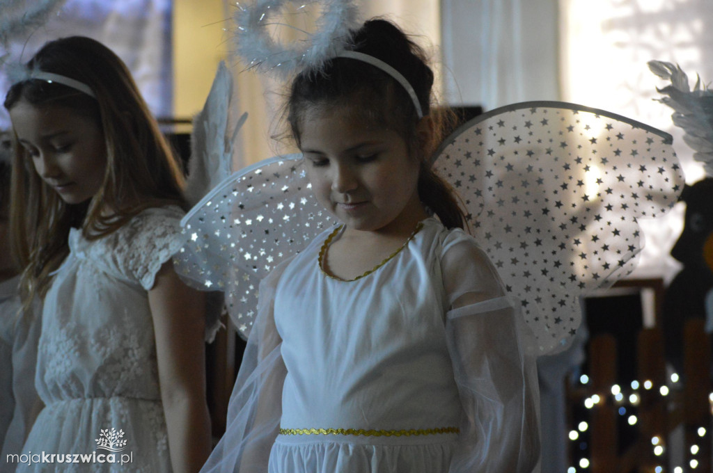 Jasełka w Szkole Podstawowej im. Armii Krajowej w Chełmcach [FOTO]