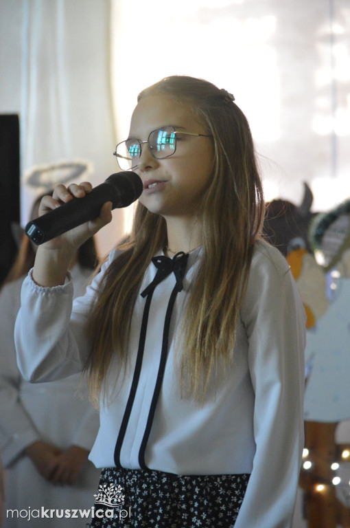 Jasełka w Szkole Podstawowej im. Armii Krajowej w Chełmcach [FOTO]