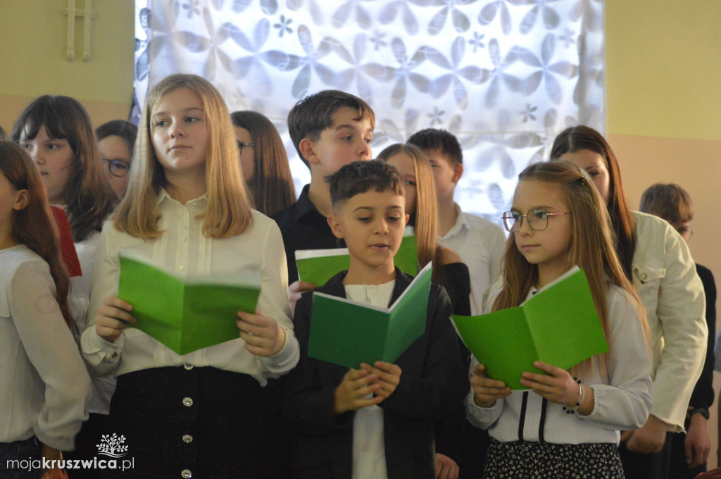Jasełka w Szkole Podstawowej im. Armii Krajowej w Chełmcach [FOTO]