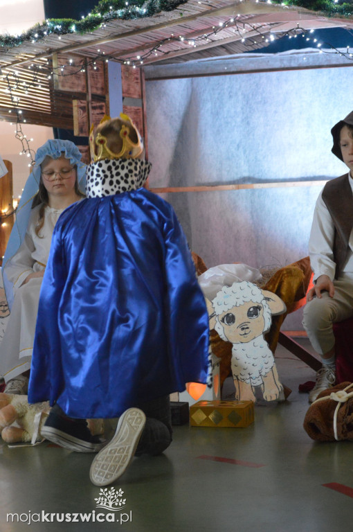 Jasełka w Szkole Podstawowej im. Armii Krajowej w Chełmcach [FOTO]