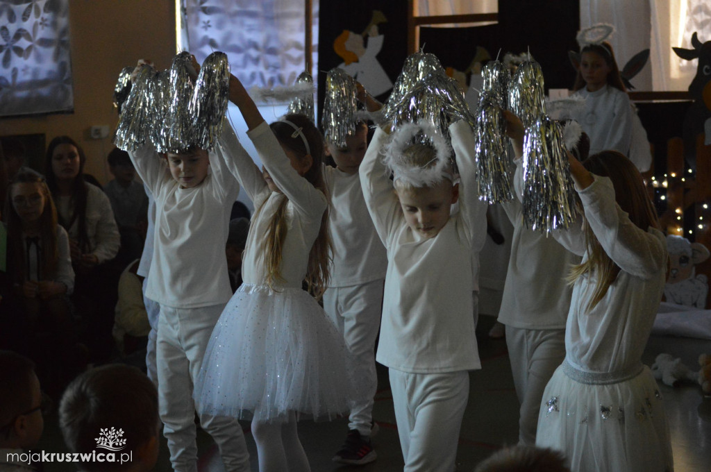 Jasełka w Szkole Podstawowej im. Armii Krajowej w Chełmcach [FOTO]