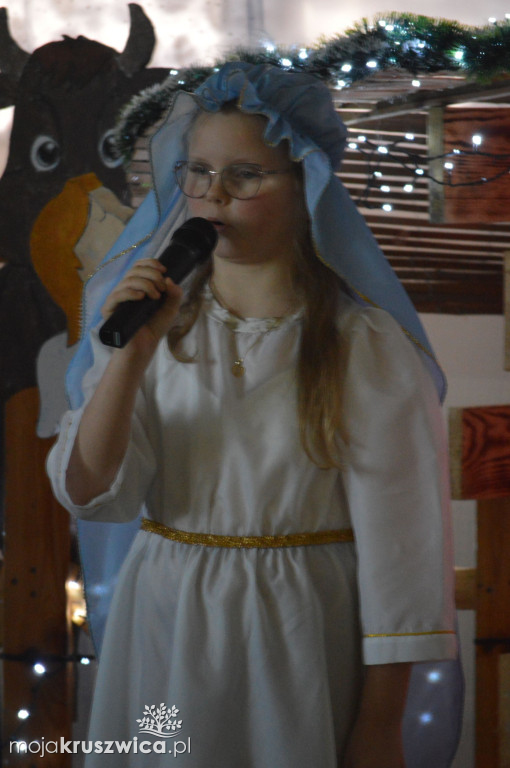 Jasełka w Szkole Podstawowej im. Armii Krajowej w Chełmcach [FOTO]