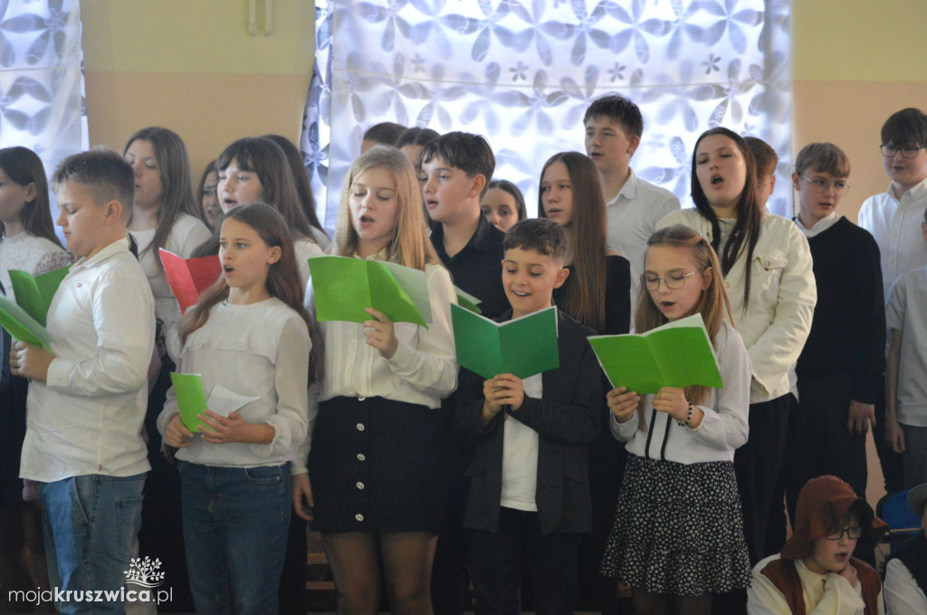 Jasełka w Szkole Podstawowej im. Armii Krajowej w Chełmcach [FOTO]