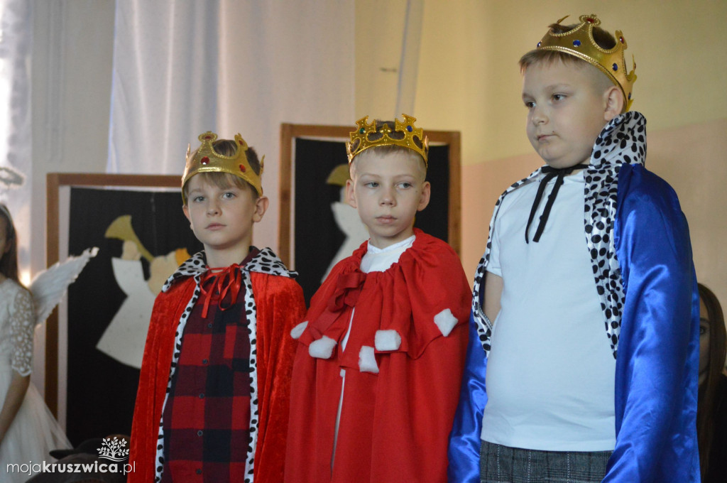Jasełka w Szkole Podstawowej im. Armii Krajowej w Chełmcach [FOTO]