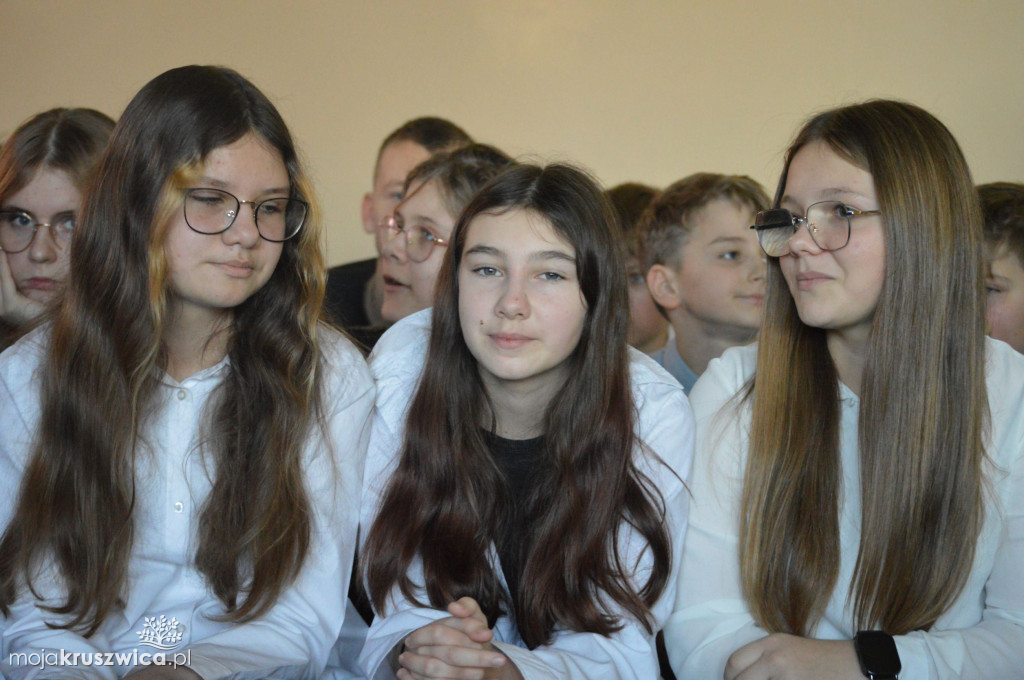 Jasełka w Szkole Podstawowej im. Armii Krajowej w Chełmcach [FOTO]