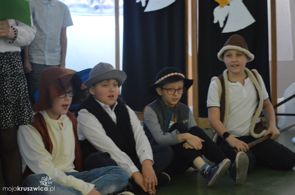 Jasełka w Szkole Podstawowej im. Armii Krajowej w Chełmcach [FOTO]