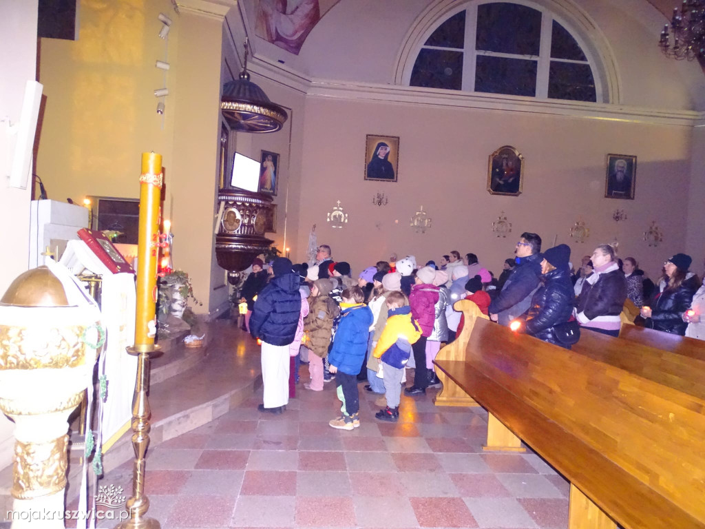  Roraty w parafii św. Teresy od Dzieciątka Jezus w Kruszwicy dobiegają końca [FOTO]
