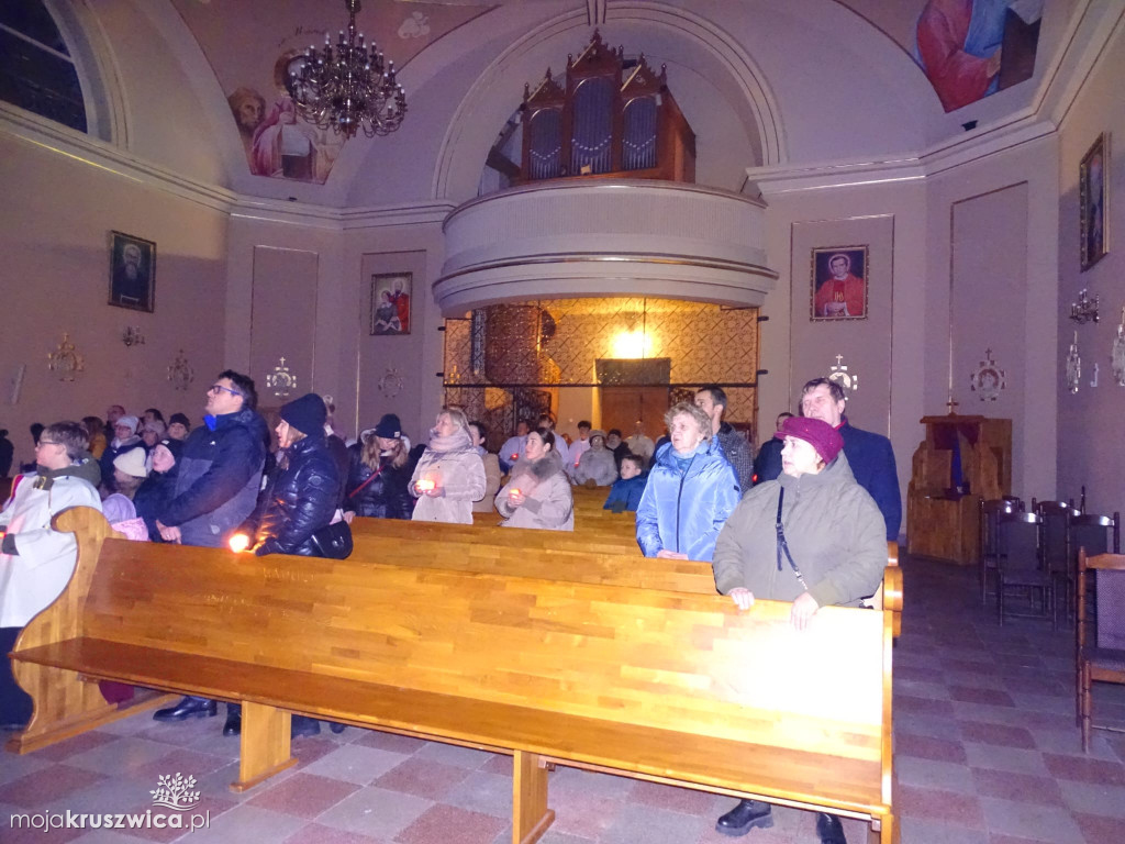  Roraty w parafii św. Teresy od Dzieciątka Jezus w Kruszwicy dobiegają końca [FOTO]