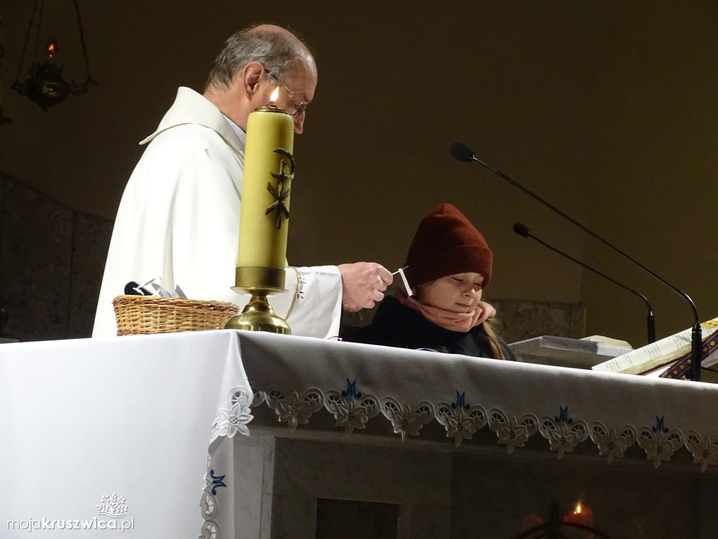  Roraty w parafii św. Teresy od Dzieciątka Jezus w Kruszwicy dobiegają końca [FOTO]