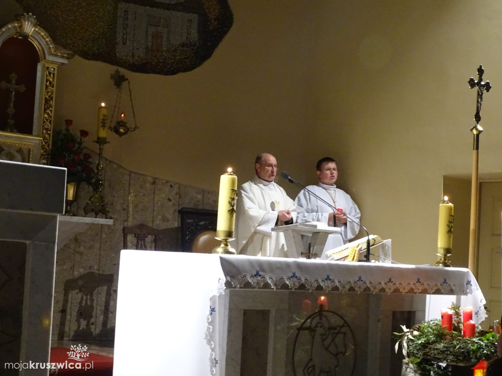  Roraty w parafii św. Teresy od Dzieciątka Jezus w Kruszwicy dobiegają końca [FOTO]