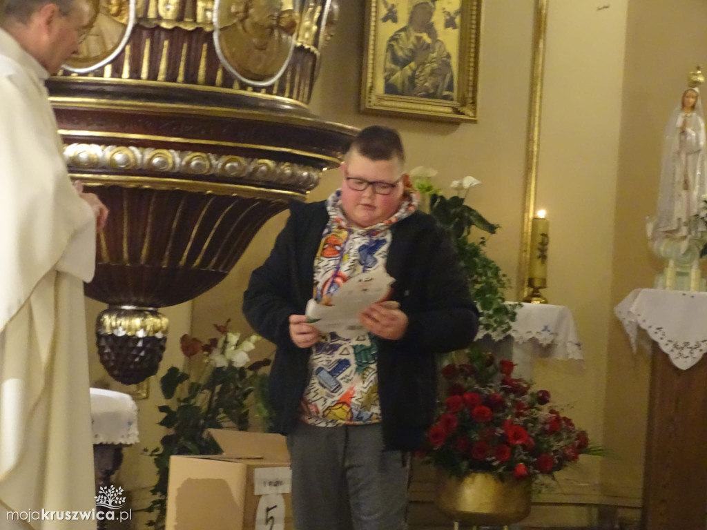  Roraty w parafii św. Teresy od Dzieciątka Jezus w Kruszwicy dobiegają końca [FOTO]