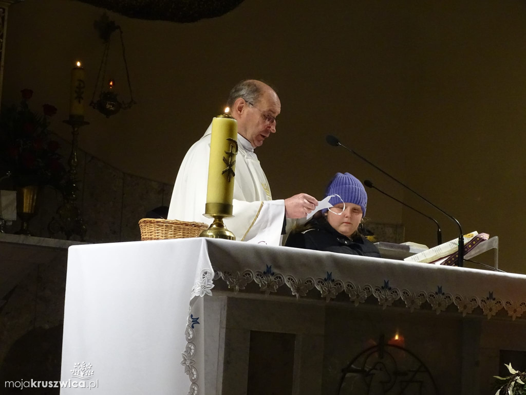  Roraty w parafii św. Teresy od Dzieciątka Jezus w Kruszwicy dobiegają końca [FOTO]