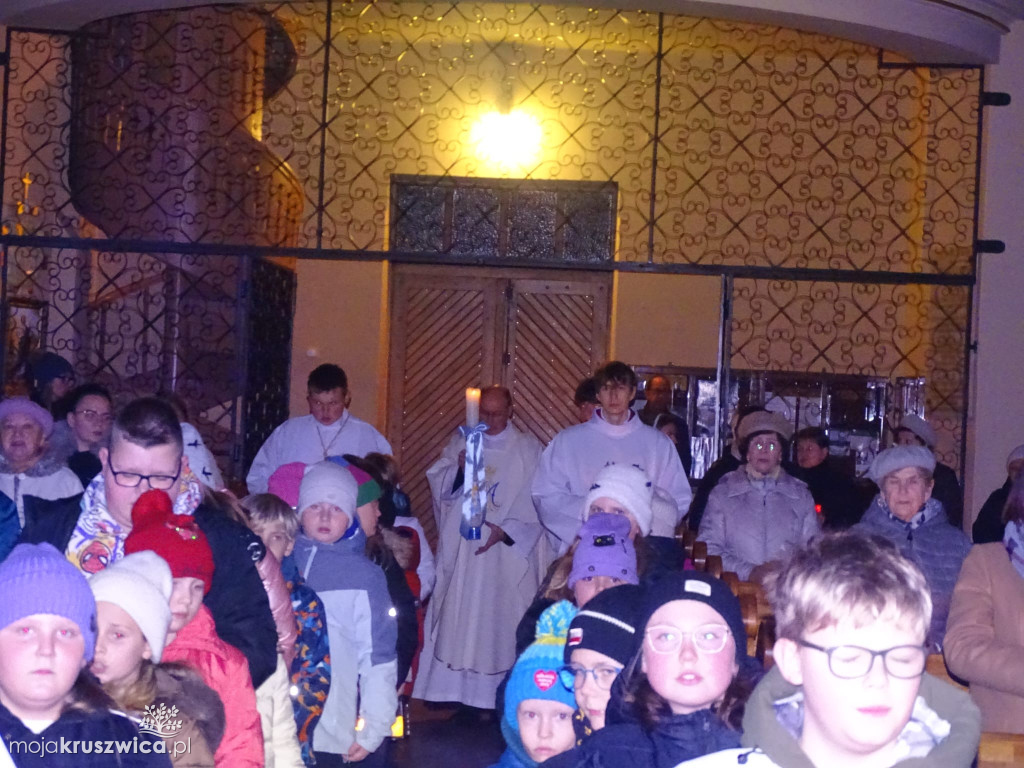  Roraty w parafii św. Teresy od Dzieciątka Jezus w Kruszwicy dobiegają końca [FOTO]