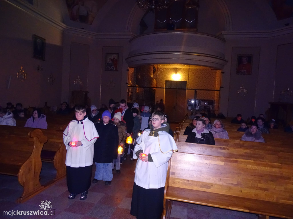  Roraty w parafii św. Teresy od Dzieciątka Jezus w Kruszwicy dobiegają końca [FOTO]