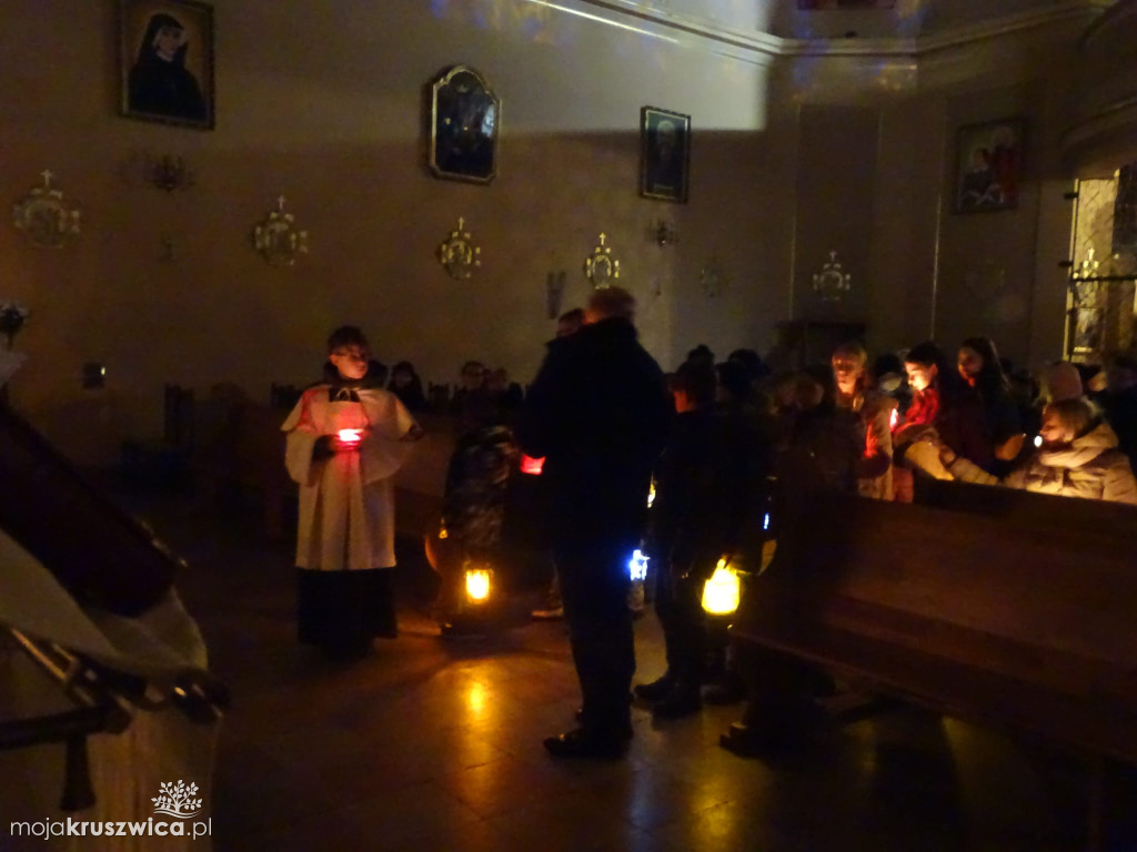  Roraty w parafii św. Teresy od Dzieciątka Jezus w Kruszwicy dobiegają końca [FOTO]